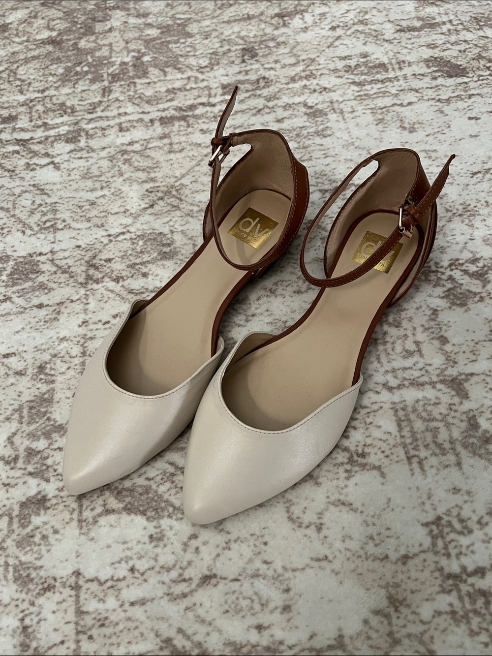 Dolce Vita  Pointed Toe Flats with brown Ankle Strap, size 9.5, NWT